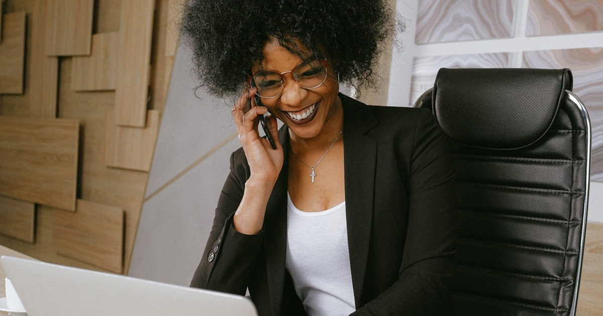 Kaltakquise per Telefon und E-Mail.